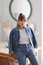 Cargar imagen en el visor de la galería, VINTAGE DENIM JACKET TONO CLARO - VARIAS TALLAS DISPONIBLES