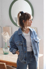 Cargar imagen en el visor de la galería, VINTAGE DENIM JACKET TONO CLARO - VARIAS TALLAS DISPONIBLES