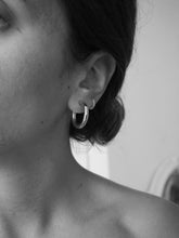 Cargar imagen en el visor de la galería, Pendientes aros 25 mm · Acero plateado 316L baño plata rodiada