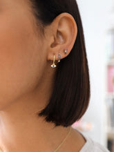 Cargar imagen en el visor de la galería, PENDIENTES ARO CIRCONITAS AZULES 12 mm - PLATA 925 BAÑO ORO 24K - par 25€ unidad 13€