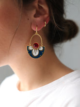 Cargar imagen en el visor de la galería, Pack: Collar + pendientes aro CABO VERDE -Colgante latón baño oro 18k y cadena acero dorado 316L baño oro 18k