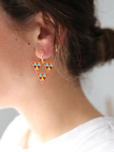 Cargar imagen en el visor de la galería, Pack: Collar + pendientes aros CAMERÚN - Charm latón baño oro 18k y cadena Plata 925 baño oro 18k