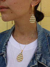 Cargar imagen en el visor de la galería, PACK: COLLAR + PENDIENTES BARRA BARRIO ALTO - PLATA BAÑO ORO 24K
