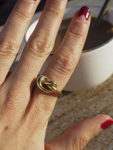 Anillo Miranda - acero dorado baño oro 24K