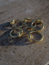 Cargar imagen en el visor de la galería, Anillo Miranda - acero dorado baño oro 24K