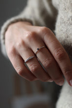 Cargar imagen en el visor de la galería, Anillo circonita negra · Plata 925 · Talla 10 y 12
