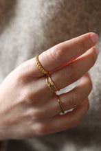 Cargar imagen en el visor de la galería, Anillo circonitas negras - Plata 925 - Talla 16