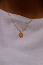 Cargar imagen en el visor de la galería, Combo = Collar moneda San Jorge + Cadena bolitas • Plata 925 baño oro 18K