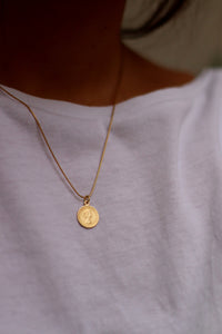 Combo = Collar moneda San Jorge + Cadena bolitas • Plata 925 baño oro 18K