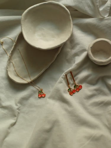 PACK: COLLAR + PENDIENTES BARRA CHERRY - BAÑO ORO 24K
