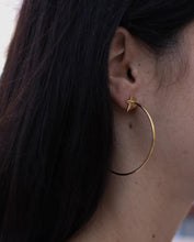 Cargar imagen en el visor de la galería, Pendientes AROS ESTRELLA • acero dorado baño oro 18K