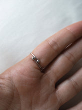 Cargar imagen en el visor de la galería, Anillo HUELLA benéfico SOS PERRERA - acero inoxidable baño plata rodiado