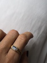 Cargar imagen en el visor de la galería, Anillo retro ónyx negro- Acero dorado 316L baño oro 18k - Talla 8,,10, 12, 14, 16 y 18