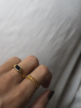 Cargar imagen en el visor de la galería, Anillo retro ónyx negro- Acero dorado 316L baño oro 18k - Talla 8,,10, 12, 14, 16 y 18
