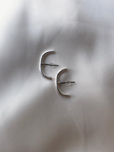 Cargar imagen en el visor de la galería, Pendientes GEOMETRIC 001 - Plata vieja - par 22€ unidad 11,50€