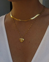 Cargar imagen en el visor de la galería, Collar Victoria - Acero dorado 316L baño oro 18k