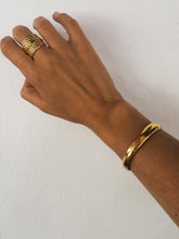 Cargar imagen en el visor de la galería, Anillo Tánger - Acero dorado 316L baño oro 18k - Talla 12 y 16