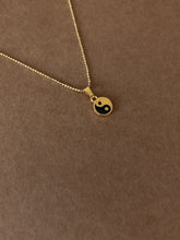 Cargar imagen en el visor de la galería, Collar Yin Yang - Plata 925 baño oro 18K