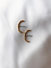 Cargar imagen en el visor de la galería, PENDIENTES GEOMETRIC 001 - PLATA BAÑO ORO - par 22€ unidad 11,50€