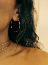 Cargar imagen en el visor de la galería, Pendientes aro 40mm - Plata 925 baño oro 18k - par 29€ unidad 15€