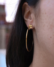 Cargar imagen en el visor de la galería, Pendientes AROS ESTRELLA • acero dorado baño oro 18K