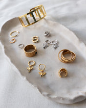 Cargar imagen en el visor de la galería, Pendientes aro 11mm- Águila circonita negra - plata 925 baño oro 18k - par 25€ unidad 13€