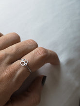 Cargar imagen en el visor de la galería, Anillo HUELLA benéfico SOS PERRERA - acero inoxidable baño plata rodiado
