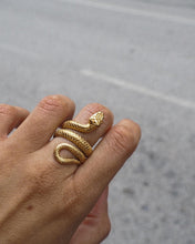 Cargar imagen en el visor de la galería, Anillo serpiente - Acero dorado 316L baño oro 18K - Talla 12, 16 y 18